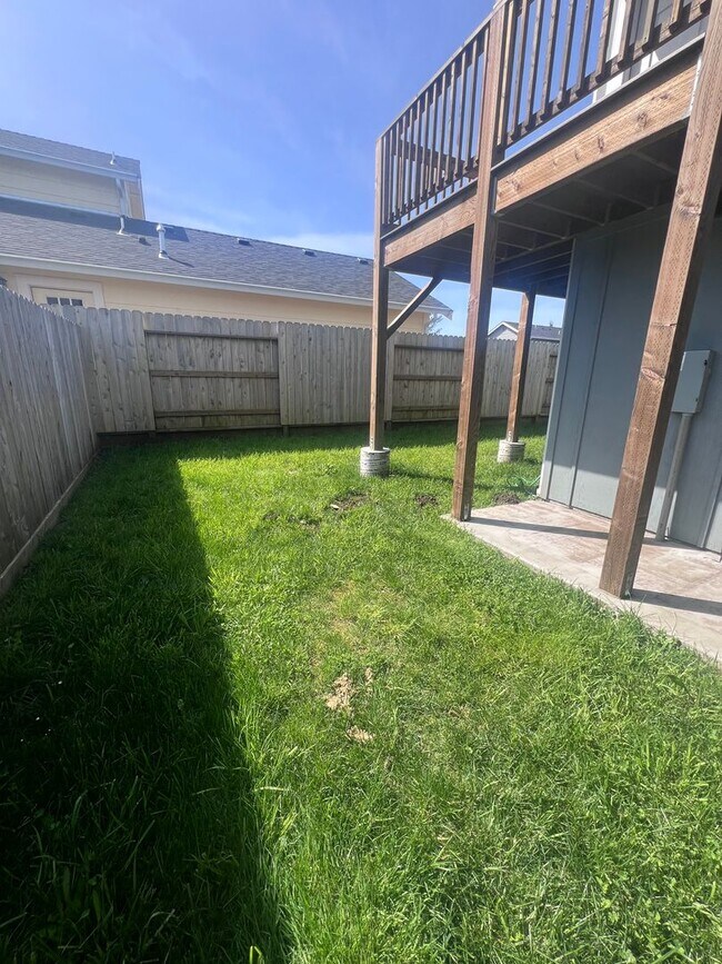 Building Photo - 2 Bedroom 1 bath house with extra large double car garage and extra storage space!