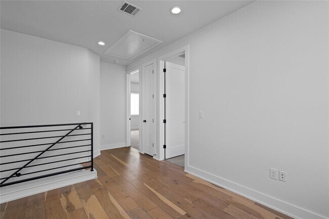 Building Photo - 409 Delmar Ave