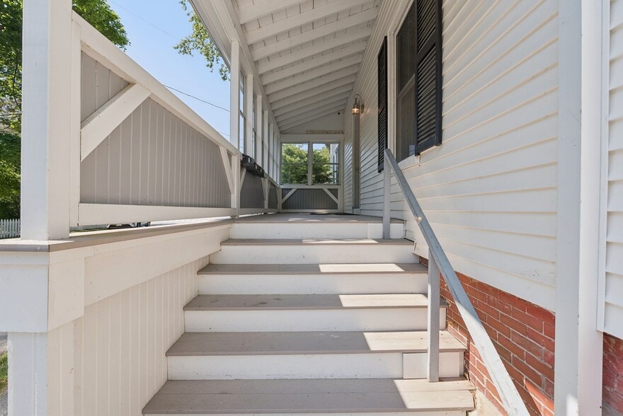 Building Photo - 2 Cottage Ln