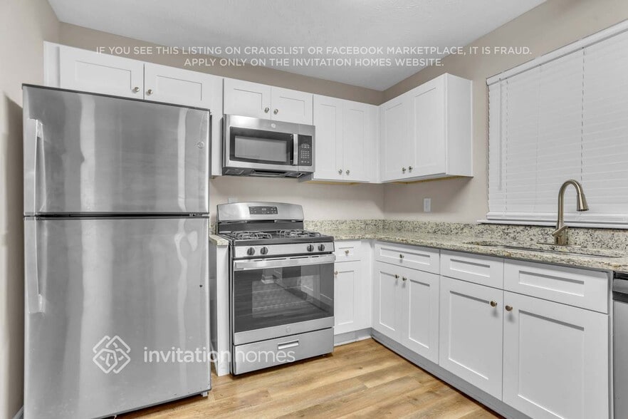 Building Photo - 3728 Adamsville Dr SW