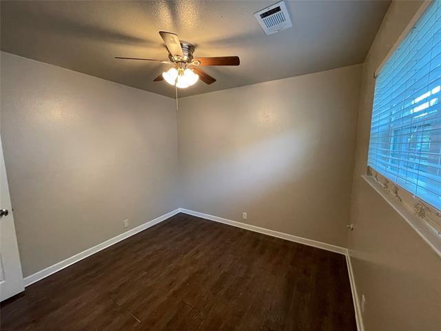 Building Photo - 712 SW Sunnybrook Dr