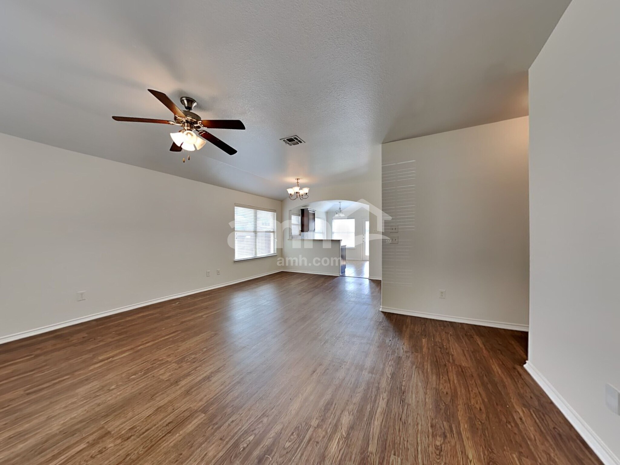 Building Photo - 1116 Lake Hollow Dr