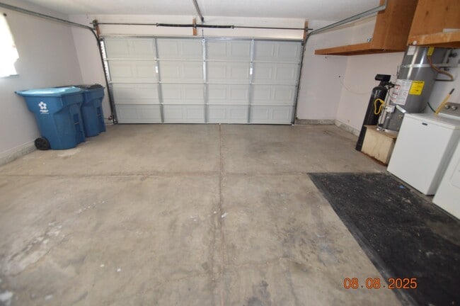 Building Photo - 2108 Mariposa Ave