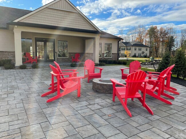 Building Photo - 507 W Creek Ln