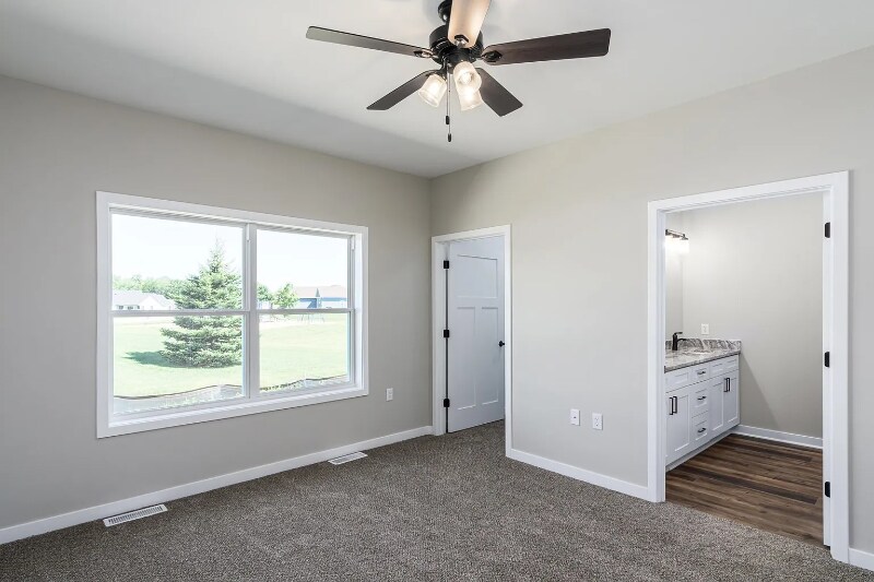 Building Photo - 946 Kings Dr