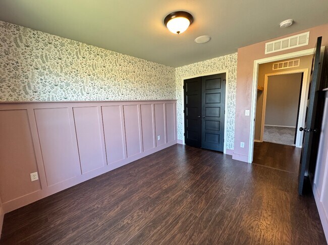 Building Photo - 1104 Black Mesa Rd