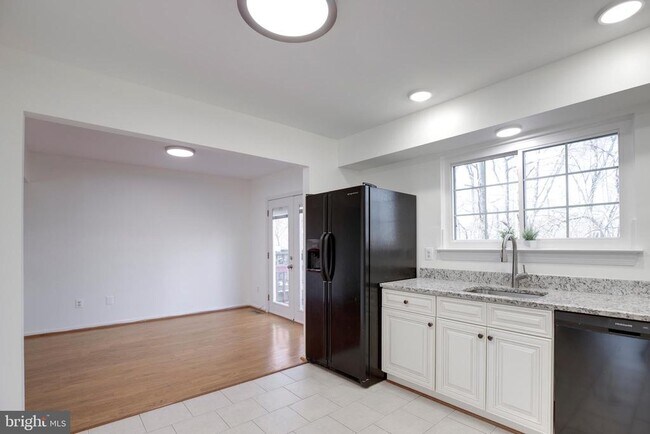 Building Photo - 6012 Westbourne Pl