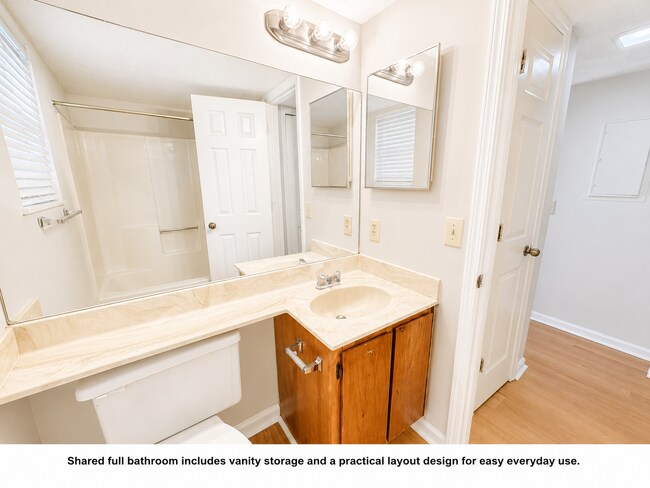 Building Photo - End Unit 2BR/2BA One-Level Condo with Screened Porch in Powder Springs