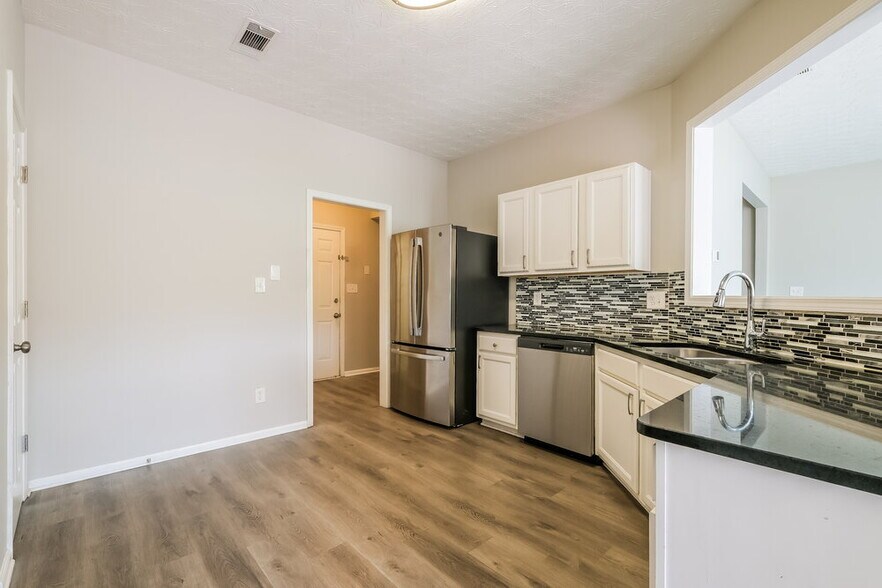 Building Photo - 461 Pondweed Dr