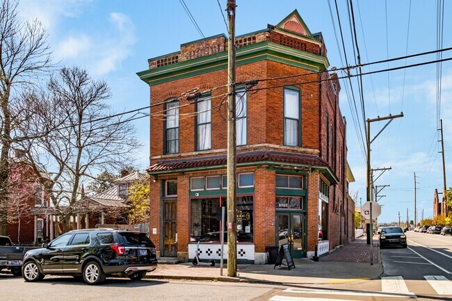Building Photo - 614 Madison St