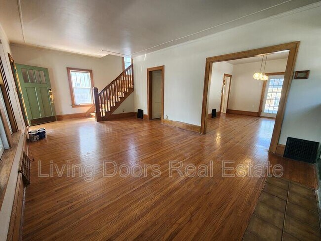 Building Photo - 2300 Sewell St