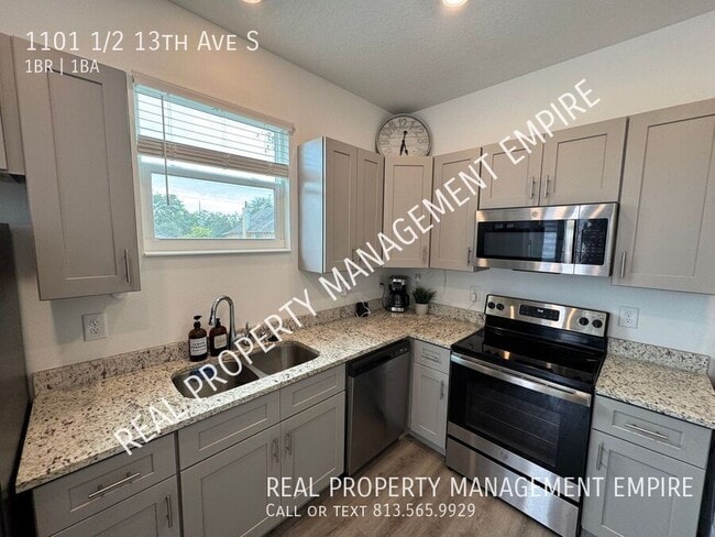 Building Photo - 1101 1/2 13th Ave S-