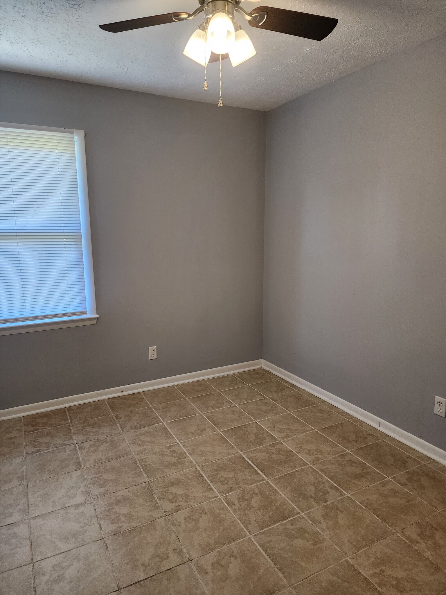 Building Photo - 2408 Crabtree Ct