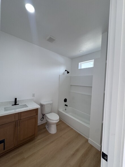 Building Photo - 9608 N 11th Ave