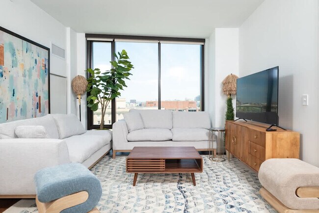 Building Photo - 212 Stuart St