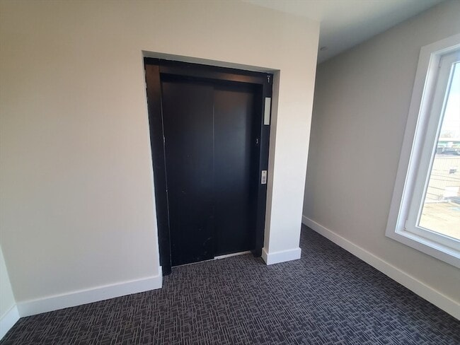 Building Photo - 64 Tolman St