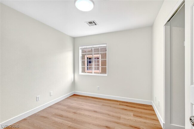 Building Photo - 3037 Aloha Ave