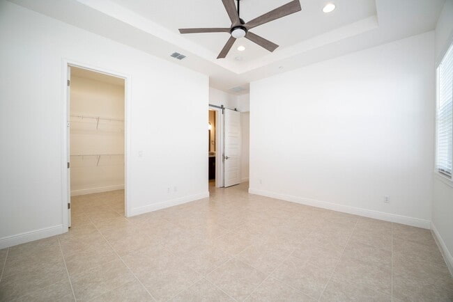 Building Photo - Stunning  MOVE-IN READY TOWNHOME in. Exqui...