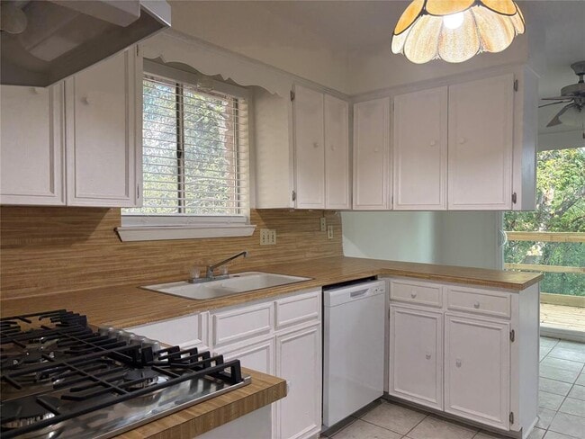 Building Photo - 11913 Rennalee Loop