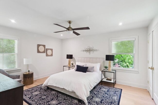 Building Photo - 1007 Somerset Dr NW