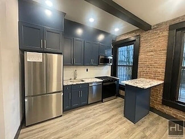 Building Photo - 370 Miller Ave