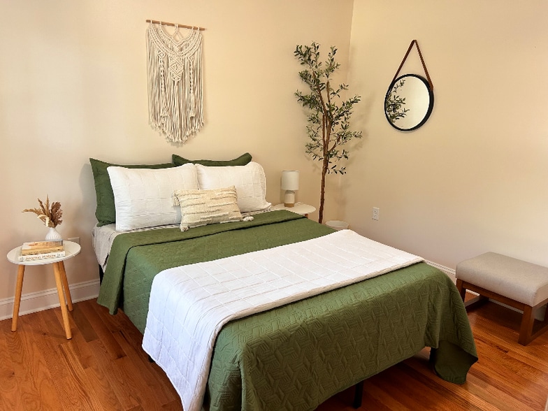 Building Photo - 2628 Hiawatha St