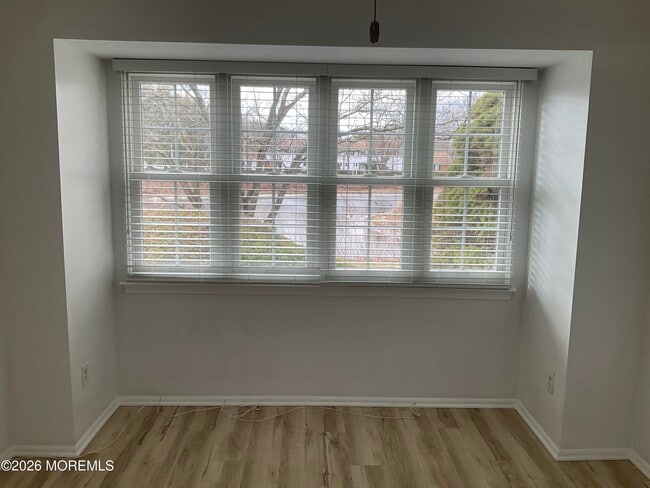 Building Photo - 37 Dogwood Dr