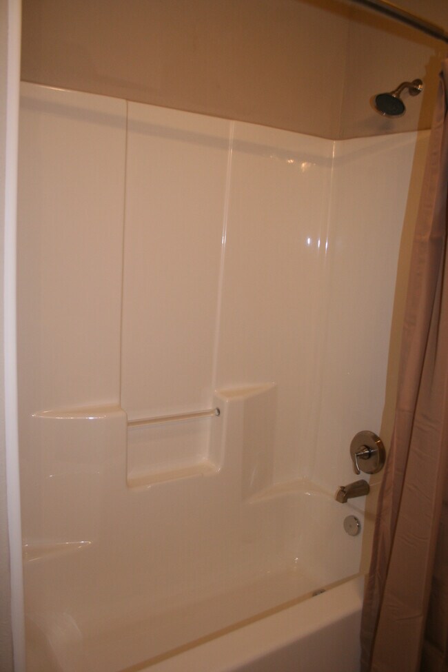 Building Photo - 307 Sage Ct