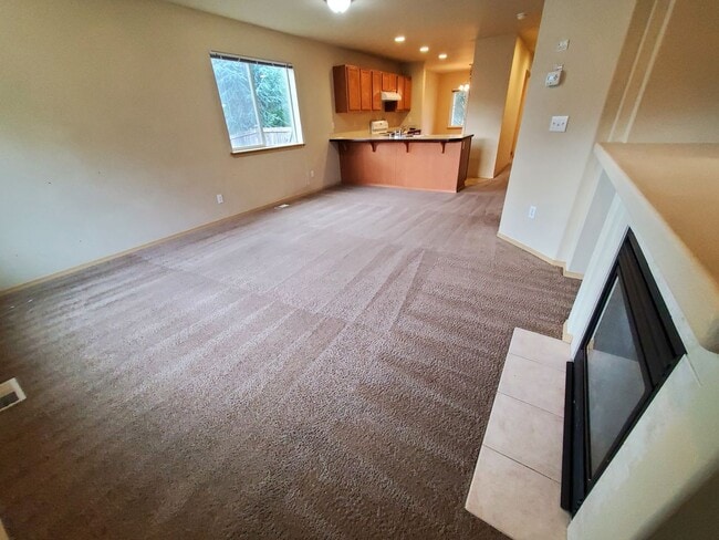 Building Photo - Left Side Duplex Available