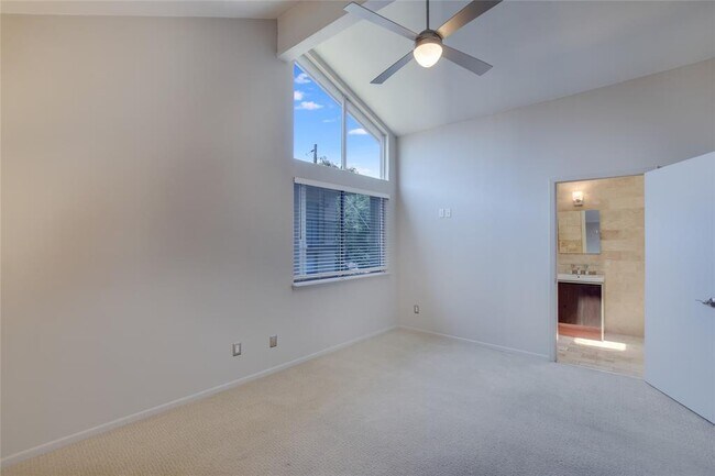 Building Photo - 7122 Wood Hollow Dr