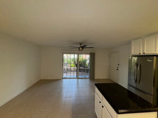 Building Photo - 110 N Lakeside Dr