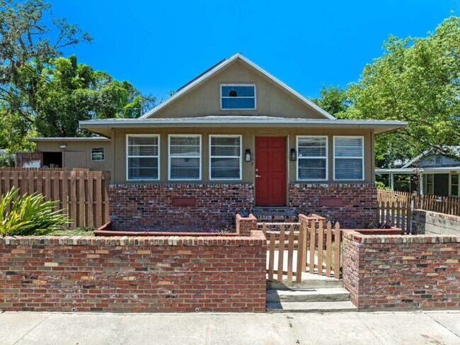 Building Photo - 166 Kingston Ave