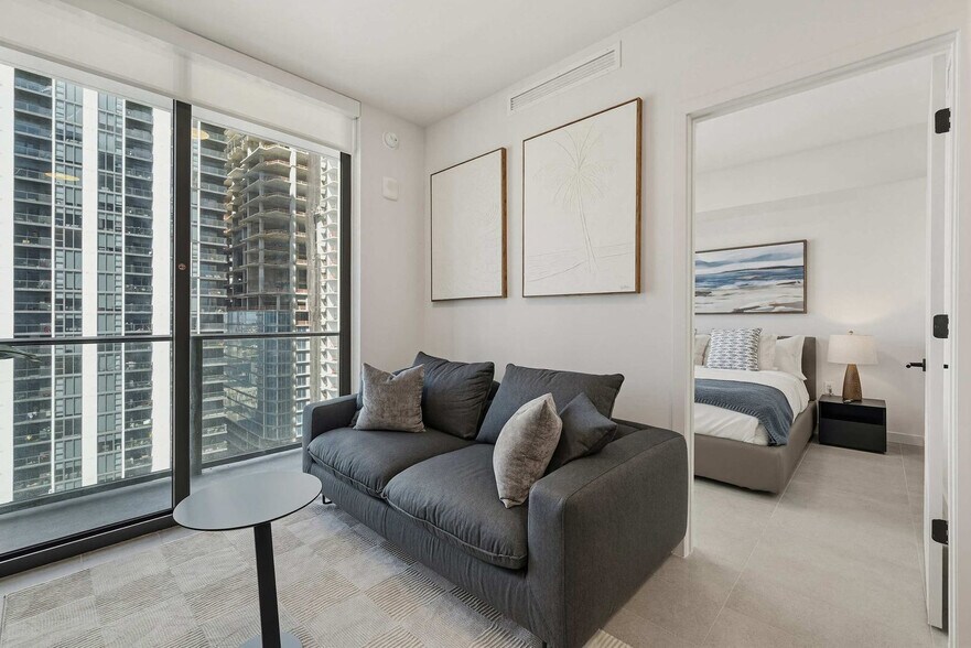 Building Photo - 121 NE 5th St