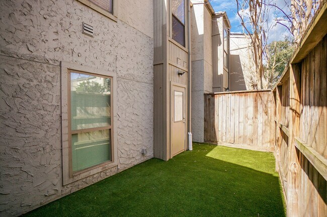 Building Photo - 5711 Sugar Hill Dr