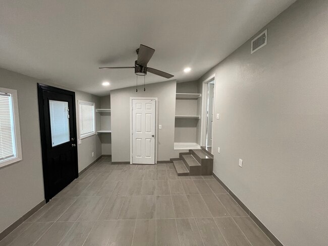 Building Photo - 2832 Cherrywood Ave