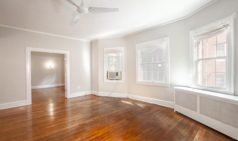 living rm 2 - 101 W 39th St