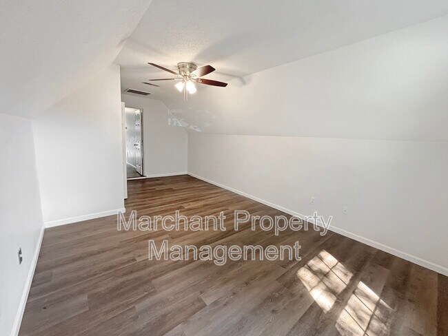 Building Photo - 110 Golden Crest Ct