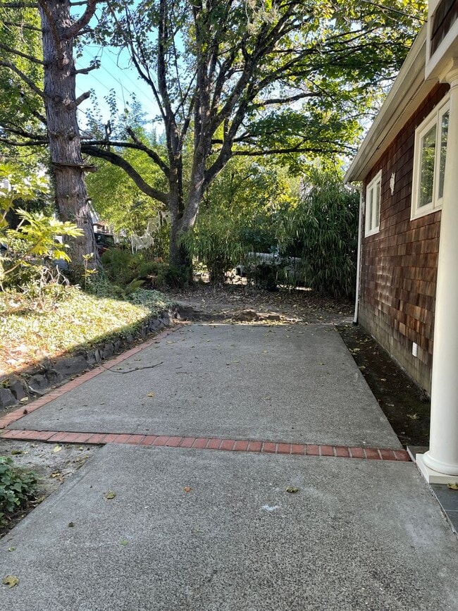 Building Photo - CHARMING MULTNOMAH VILLAGE CUSTOM HOME AVA...