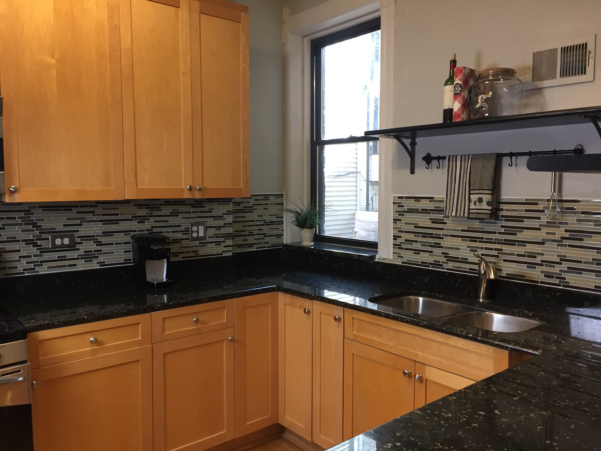 Kitchen - 859 W Lill Ave