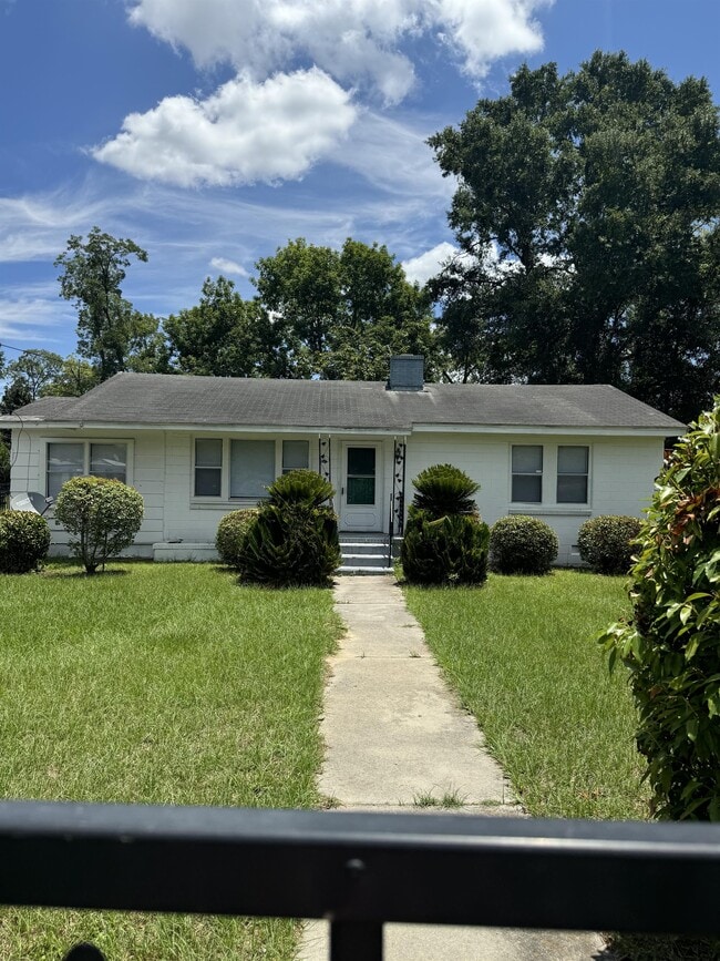 Building Photo - 131 Goolsby St