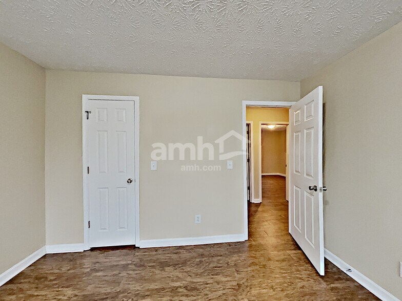 Building Photo - 70 Maxton Ave
