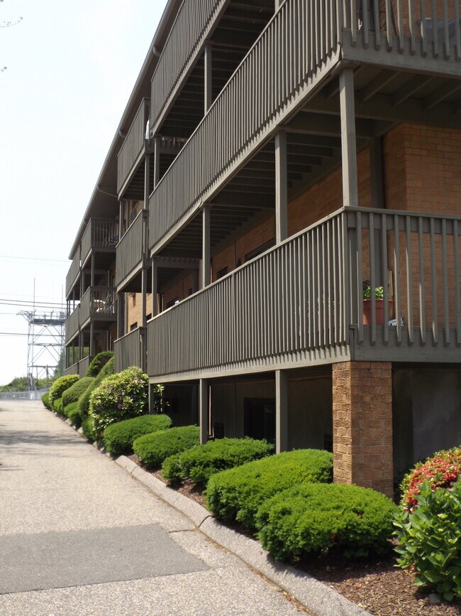 Building Photo - 1165 Stratford Rd