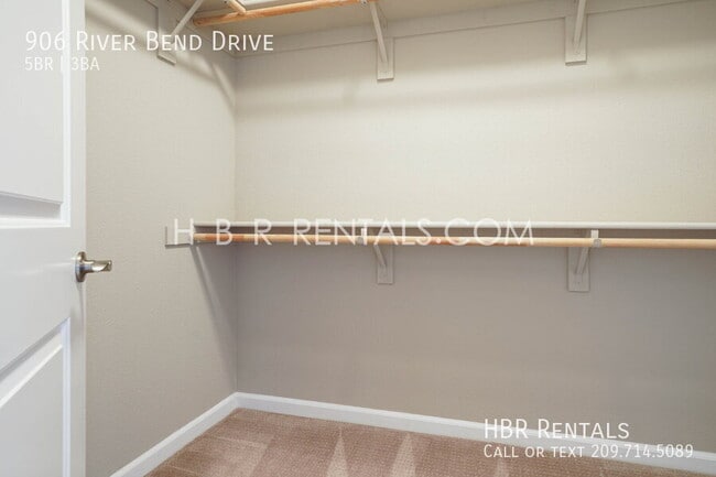 Building Photo - 906 River Bend Dr