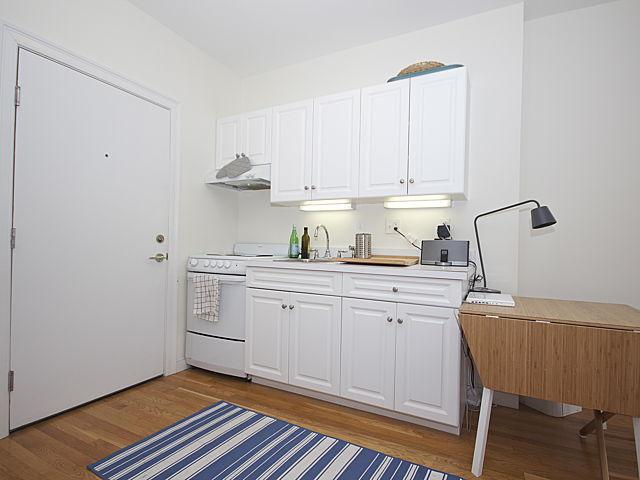 Building Photo - 482 Beacon St