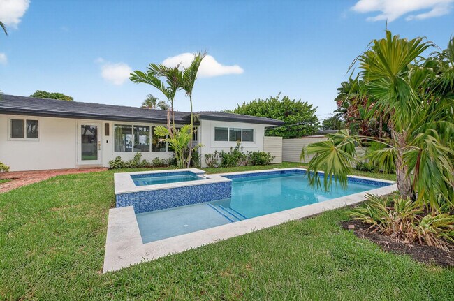 Building Photo - 1981 Coral Gardens Dr