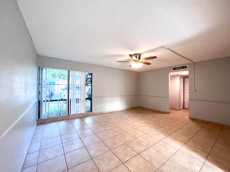 Building Photo - 2811 SW Archer Rd