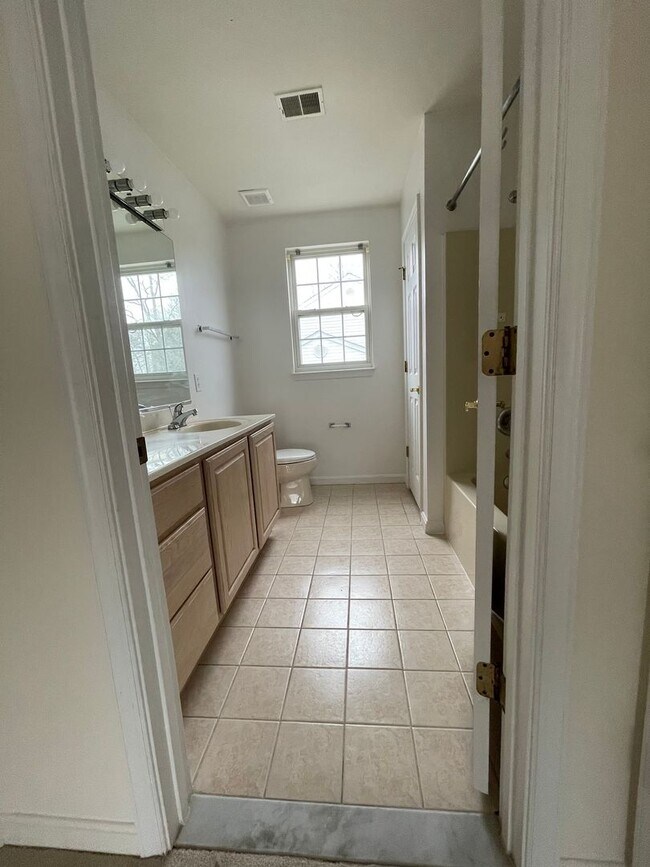 Building Photo - Spacious & Updated Home in the Heart of Hyattsville