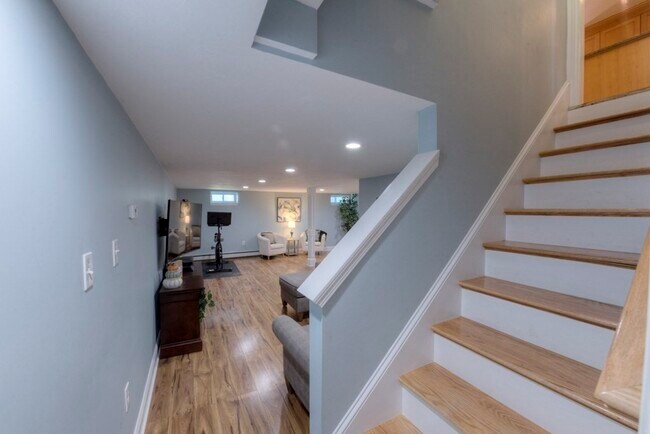 Building Photo - 19 Glen Terrace