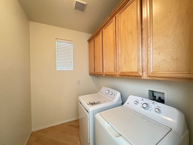 Building Photo - MADISON PLACE AT SUMMERLIN