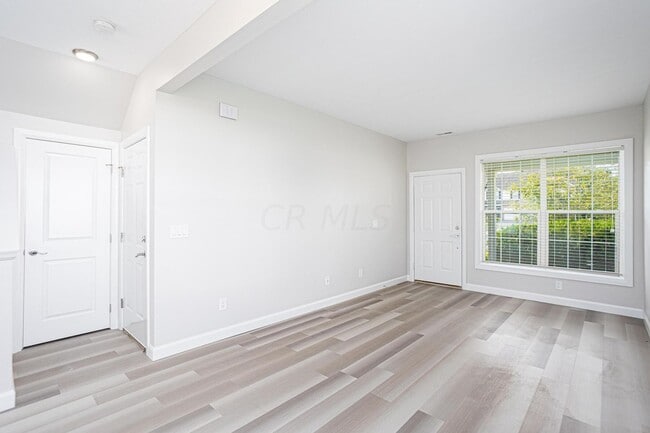 Building Photo - Townes of West Albany